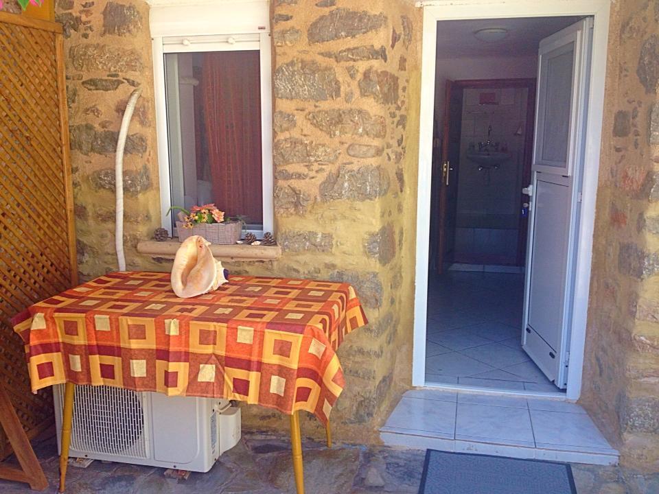 Spiros Apartments Livadia (Tilos) Exterior foto