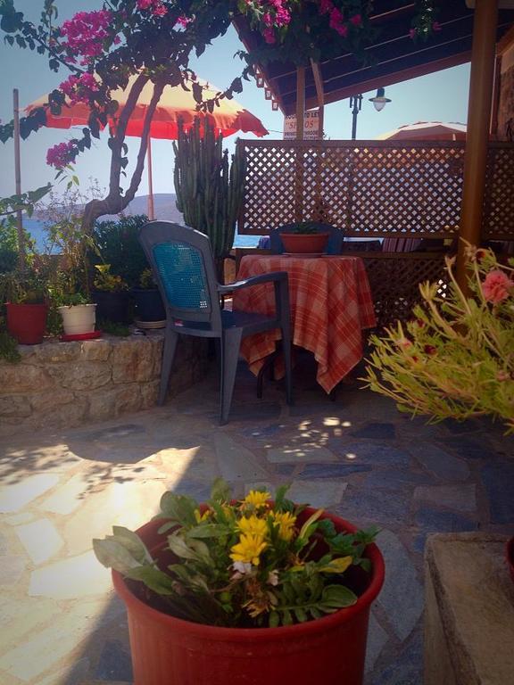 Spiros Apartments Livadia (Tilos) Exterior foto