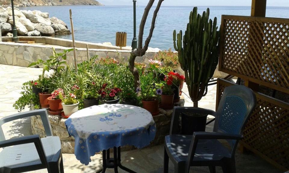 Spiros Apartments Livadia (Tilos) Exterior foto