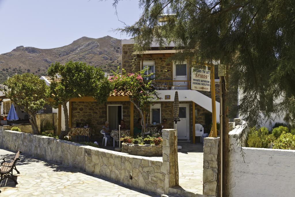 Spiros Apartments Livadia (Tilos) Exterior foto