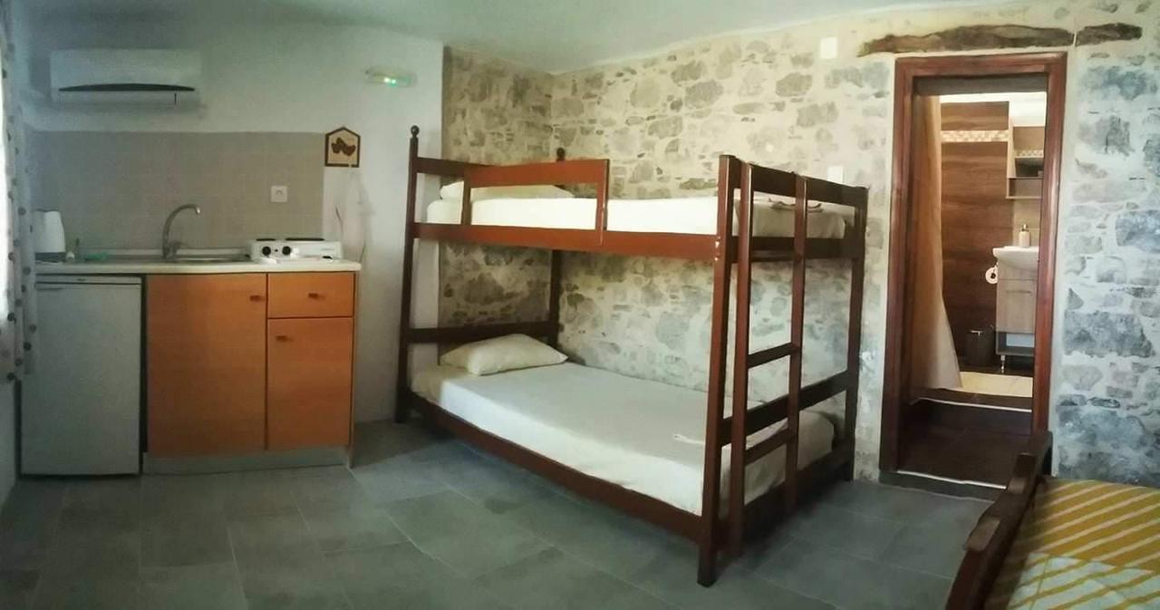Spiros Apartments Livadia (Tilos) Exterior foto