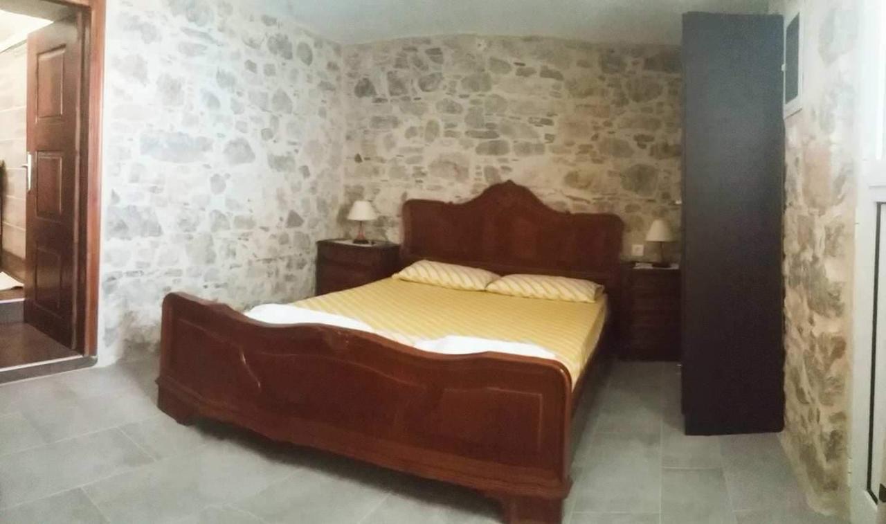 Spiros Apartments Livadia (Tilos) Exterior foto